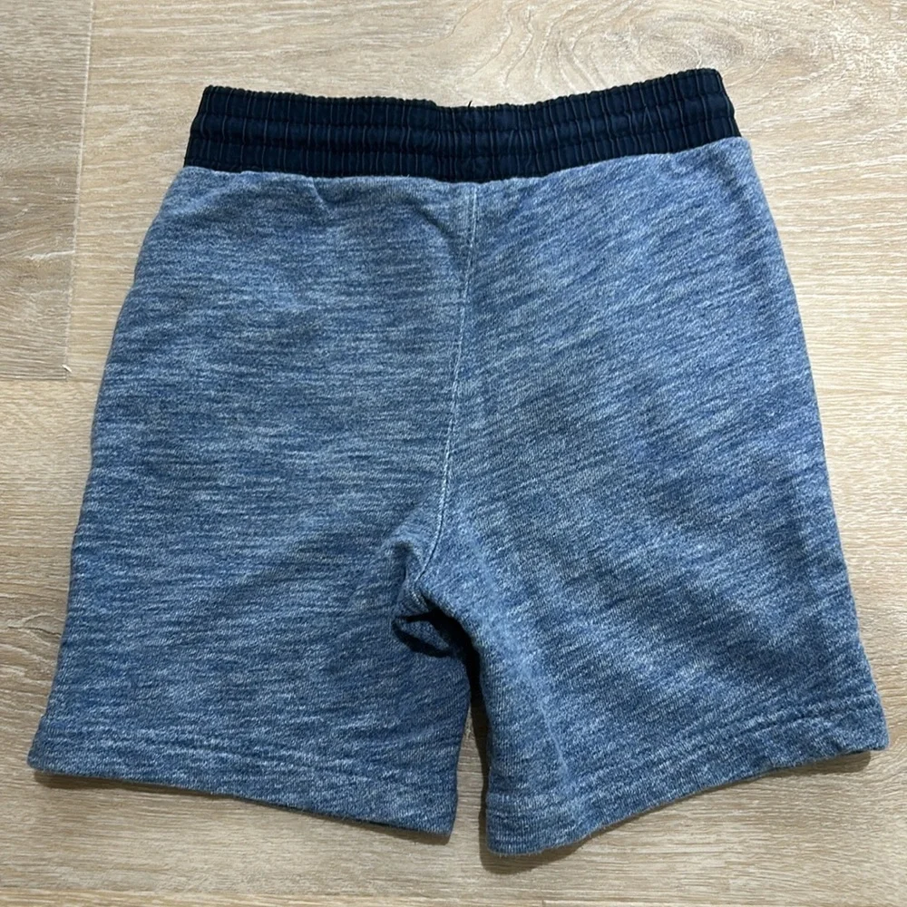 Baby Gap soft blue shorts with zipper pockets accented with dark blue! Size 4